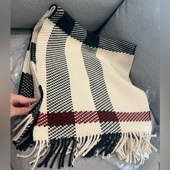 NEW $1,050 Burberry Jumbo Check Textured Wool Scarf - Picture 12 of 14
